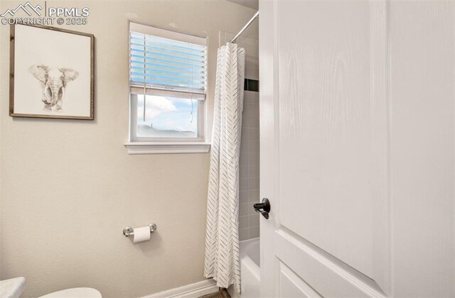 2582 Indian Hills Grv, Colorado Springs, CO 80907 - bathroom featuring toilet, shower / bathtub combination with curtain, and baseboards