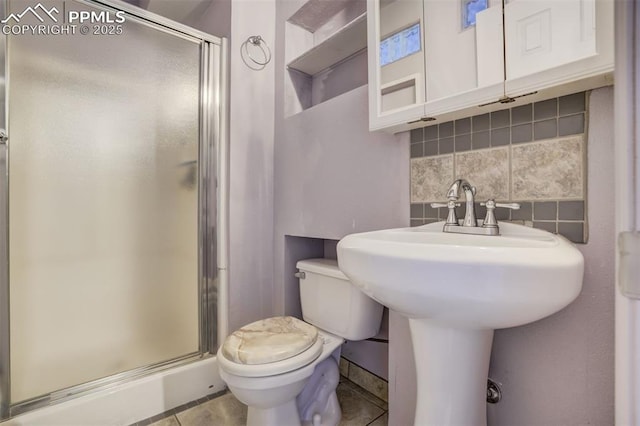 6430 Chantilly Pl, Colorado Springs, CO 80922 - bathroom featuring a stall shower, backsplash, and tile patterned flooring