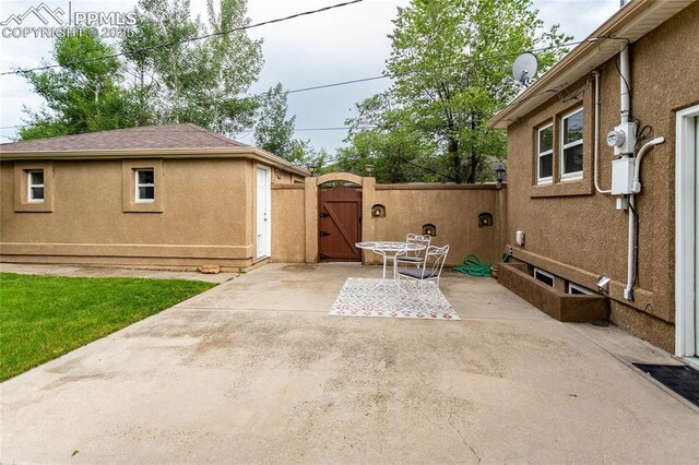 1017 N Sheridan Ave, Colorado Springs, CO 80909 - view of patio featuring a gate