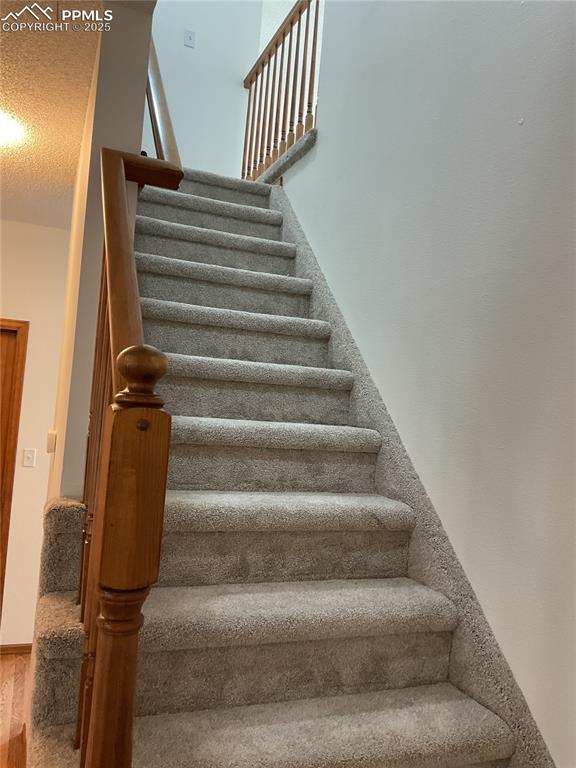 1185 Marlstone Pl, Colorado Springs, CO 80904 - view of staircase