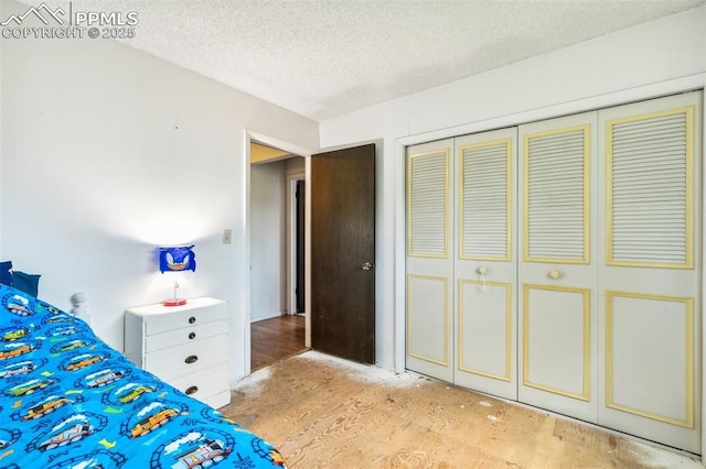 965 Red Mesa Dr, Colorado Springs, CO 80906 - bedroom with a textured ceiling and a closet