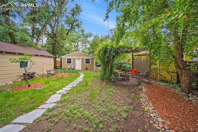 424 N Cedar St, Colorado Springs, CO 80903 - view of yard with an outdoor structure