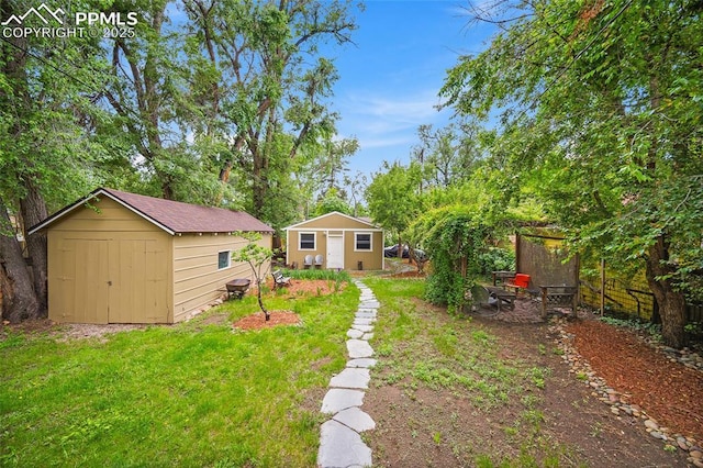 424 N Cedar St, Colorado Springs, CO 80903 - view of grassy yard