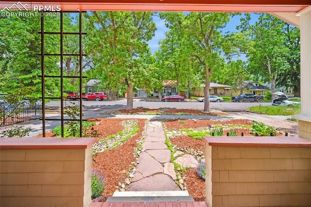 424 N Cedar St, Colorado Springs, CO 80903 - view of yard featuring a residential view