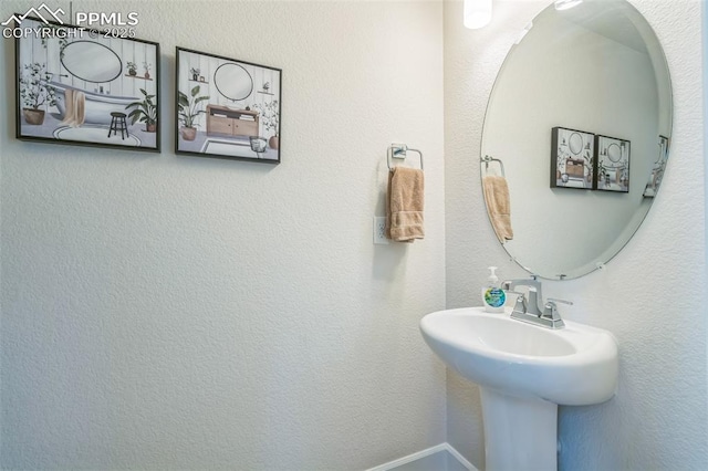 1842 Peak Prairie Ln, Monument, CO 80132 - bathroom featuring baseboards