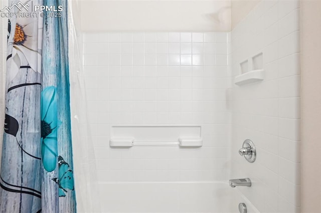 7845 Morning Dew Rd, Colorado Springs, CO 80908 - full bathroom featuring shower / bath combo