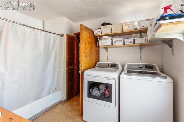 125 1st St, Saguache, CO 81149 - laundry area featuring washer and dryer