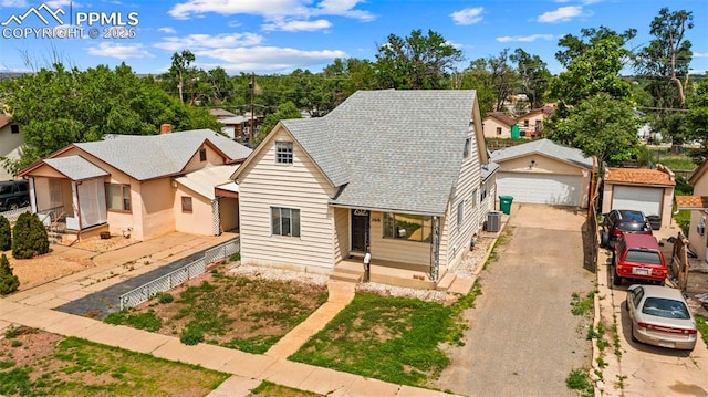 2616 N Grand Ave, Pueblo, CO 81003 - view of front of property featuring a detached garage, a shingled roof, and a residential view
