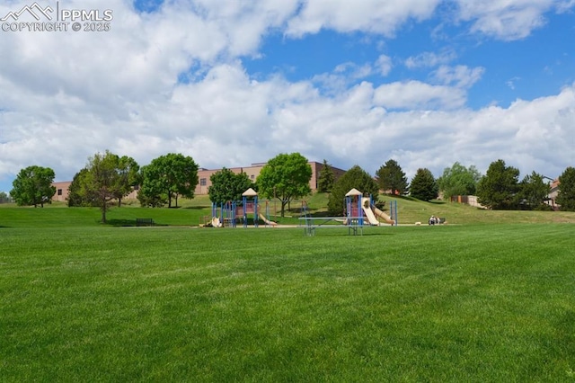 5105 Stellar Dr, Colorado Springs, CO 80923 - surrounding community featuring a lawn