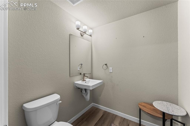 5489 Passport Vw, Colorado Springs, CO 80922 - bathroom featuring wood finished floors and a textured ceiling