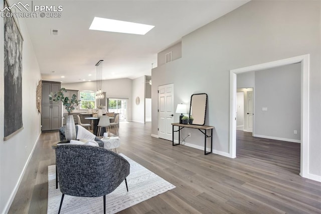 5115 Vista Del Norte Pt, Colorado Springs, CO 80919 - living area featuring wood finished floors, a skylight, and recessed lighting