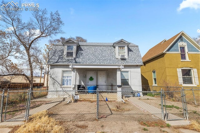 609 W 8th St Unit 611, Pueblo, CO 81003 - view of front of home featuring a gate, roof with shingles, stucco siding, and a fenced front yard