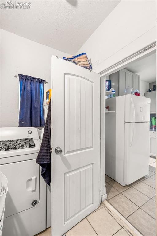 609 W 8th St Unit 611, Pueblo, CO 81003 - laundry room with washer / clothes dryer, light tile patterned floors, and a textured ceiling