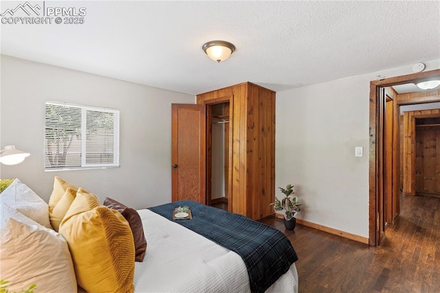 121 Via, San Miguel, Manitou Springs, CO 80829 - bedroom featuring dark wood-type flooring and a closet