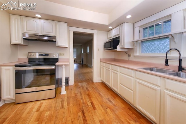 620 E Fontanero St, Colorado Springs, CO 80907 - kitchen featuring appliances with stainless steel finishes, under cabinet range hood, light wood-style flooring, recessed lighting, and light countertops