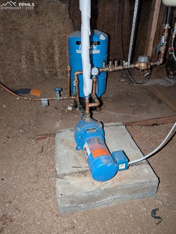 376 Gardenia Rd, Woodland Park, CO 80863 - detailed view of a water pressure tank