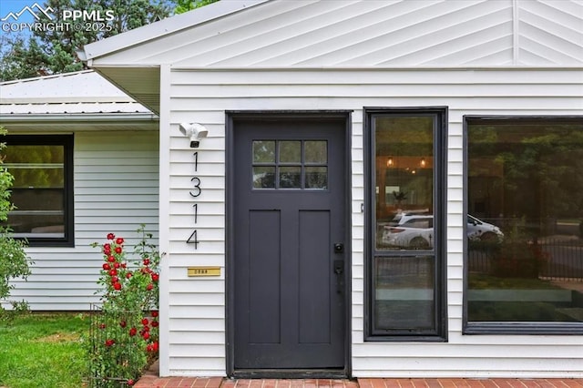 1314 Pioneer Rd, Colorado Springs, CO 80907 - entrance to property featuring a metal roof