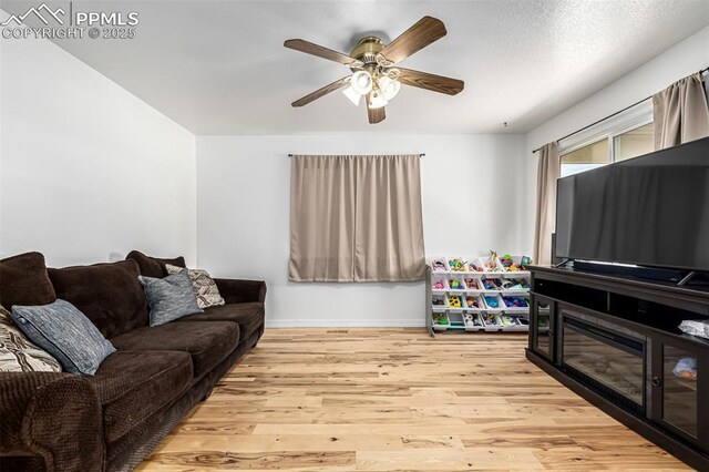 1013 Maxwell St, Colorado Springs, CO 80906 - living area featuring wood finished floors and a ceiling fan