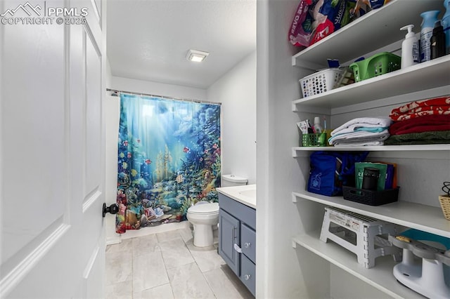 1013 Maxwell St, Colorado Springs, CO 80906 - full bathroom with vanity and curtained shower