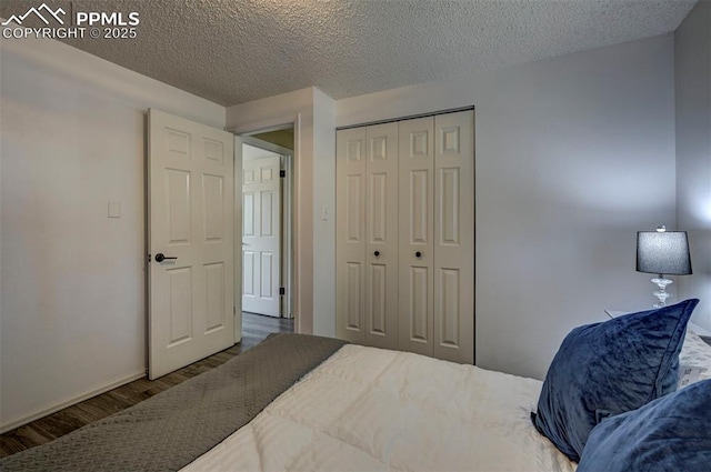 4110 Undimmed Cir, Colorado Springs, CO 80917 - bedroom featuring wood finished floors, a textured ceiling, and a closet