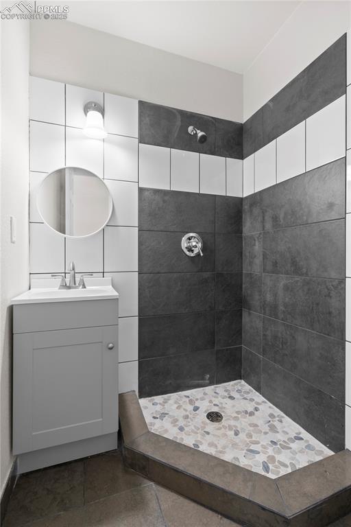 2027 E 14th St, Pueblo, CO 81001 - full bathroom with tiled shower, vanity, and tile patterned flooring
