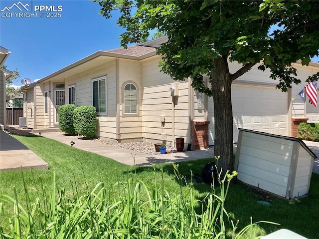 968 Samuel Pt, Colorado Springs, CO 80906 - view of side of property featuring a garage and a lawn