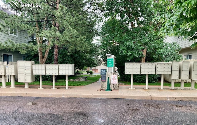968 Samuel Pt, Colorado Springs, CO 80906 - surrounding community featuring mail area