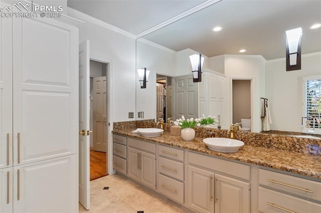 155 Grayson Ct, Colorado Springs, CO 80906 - full bath featuring double vanity, ornamental molding, recessed lighting, and a closet