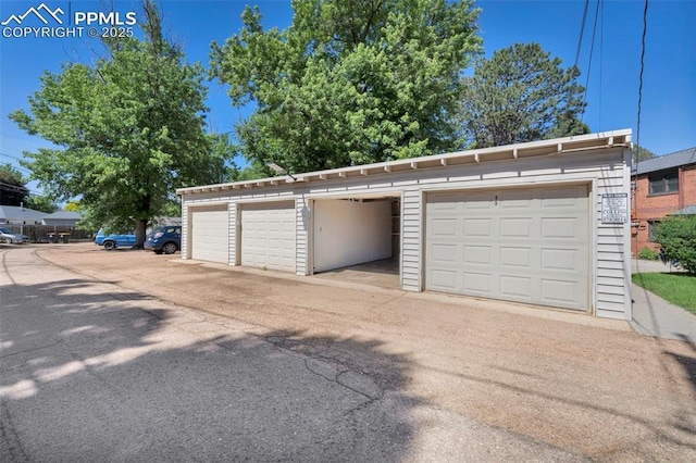 2493 Paseo Rd, Colorado Springs, CO 80907 - view of garage