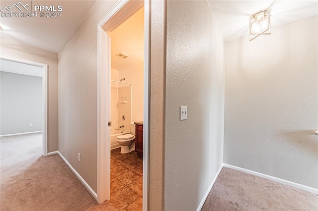 2513 Gilpin Ave, Colorado Springs, CO 80910 - corridor featuring light carpet