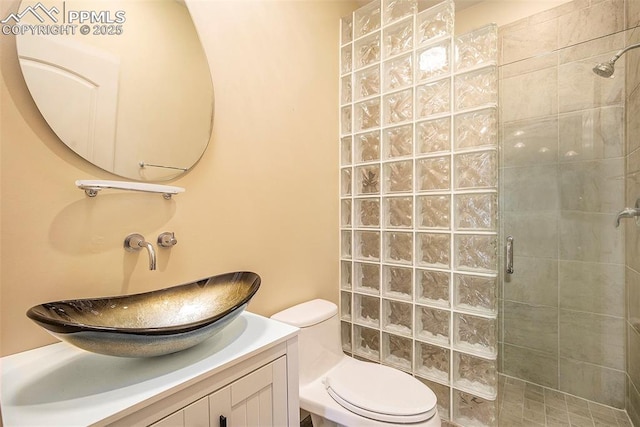19170 Lochmere Ct, Monument, CO 80132 - full bath with tiled shower and vanity