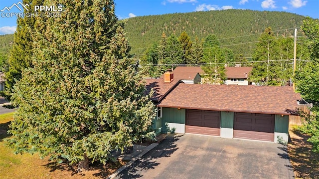 811 N Baldwin St, Woodland Park, CO 80863 - aerial view of property and surrounding area with mountains