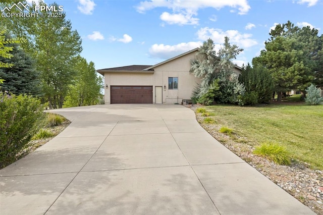 10 Desert Inn Way, Colorado Springs, CO 80921 - view of front of property featuring stucco siding, a front lawn, a garage, and driveway