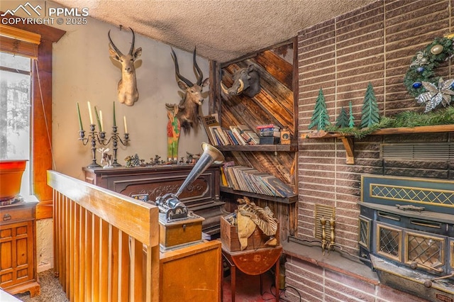 12185 Black Forest Rd, Colorado Springs, CO 80908 - living area with a textured ceiling