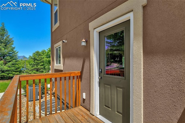 2601 Lynbarton Pt, Colorado Springs, CO 80918 - doorway to property with stucco siding