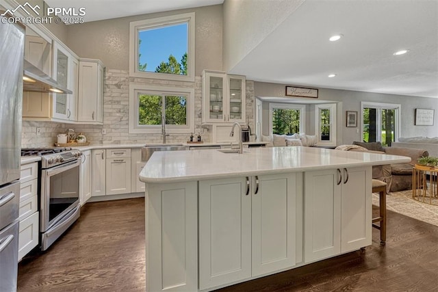 970 Bend In The Trail Rd, Monument, CO 80132 - kitchen with stainless steel range with gas stovetop, open floor plan, dark wood finished floors, and recessed lighting