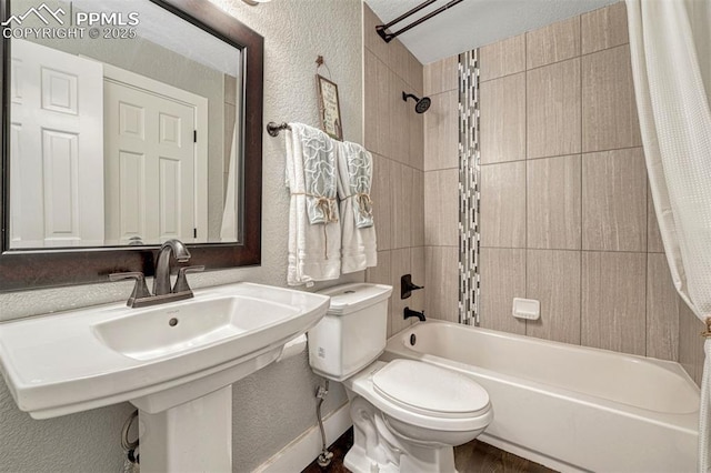 970 Bend In The Trail Rd, Monument, CO 80132 - bathroom with a textured wall and shower / bath combo