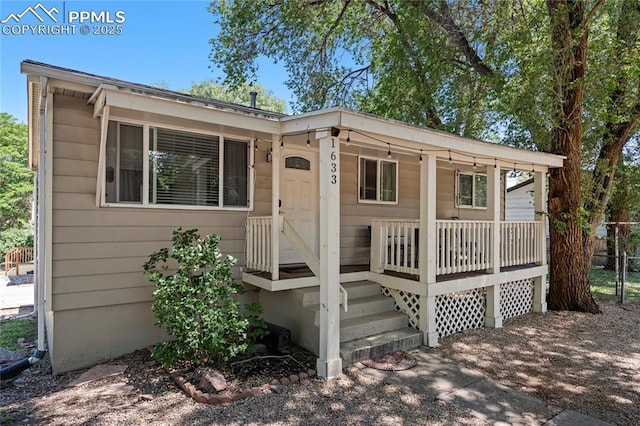 1633 N Chestnut St, Colorado Springs, CO 80907 - view of front of house with a porch