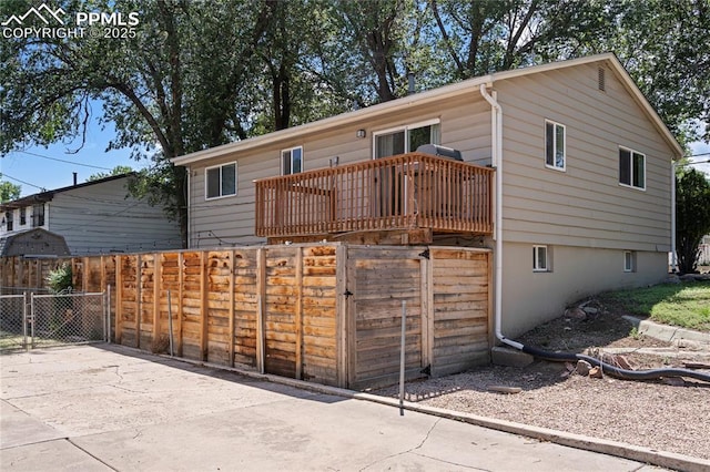 1633 N Chestnut St, Colorado Springs, CO 80907 - rear view of house featuring a gate