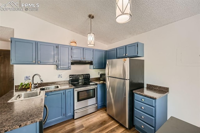 3324 W Kiowa St, Colorado Springs, CO 80904 - kitchen featuring stainless steel appliances, blue cabinetry, a textured ceiling, and vaulted ceiling