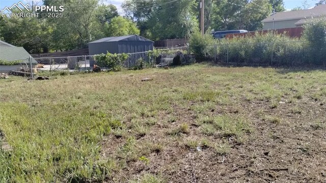 2118 N Chestnut St, Colorado Springs, CO 80907 - view of yard