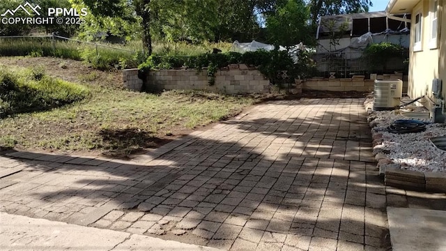 2118 N Chestnut St, Colorado Springs, CO 80907 - view of patio / terrace
