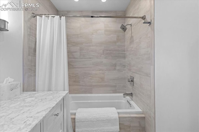 18 2nd St, Colorado Springs, CO 80906 - full bath with tiled shower / bath combo and vanity