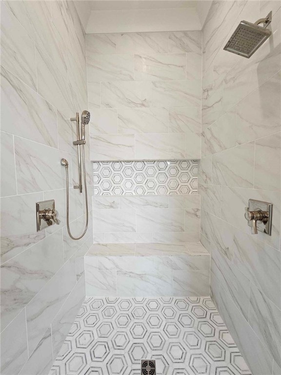 bathroom featuring a tile shower