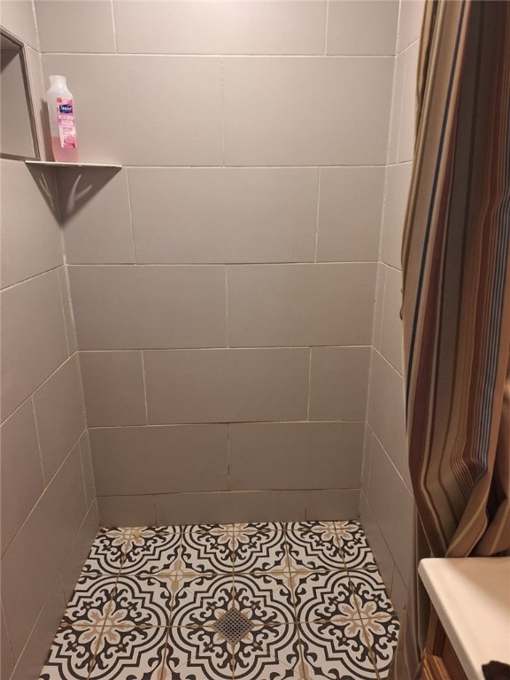 1701 53rd St, Valley, AL 36854 - bathroom featuring a tile shower and tile patterned flooring