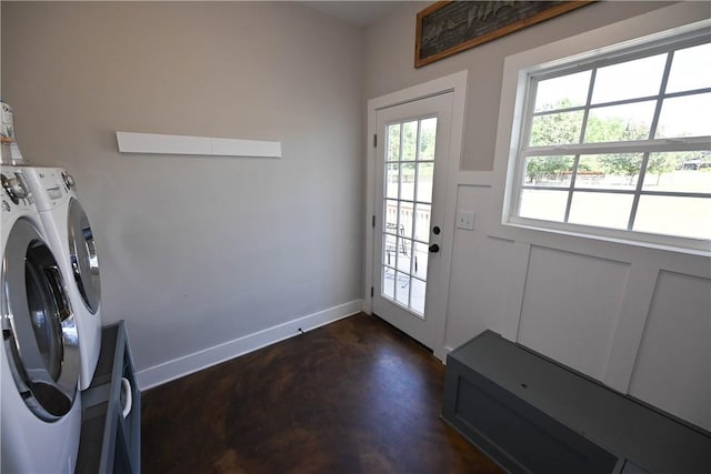 entryway featuring independent washer and dryer