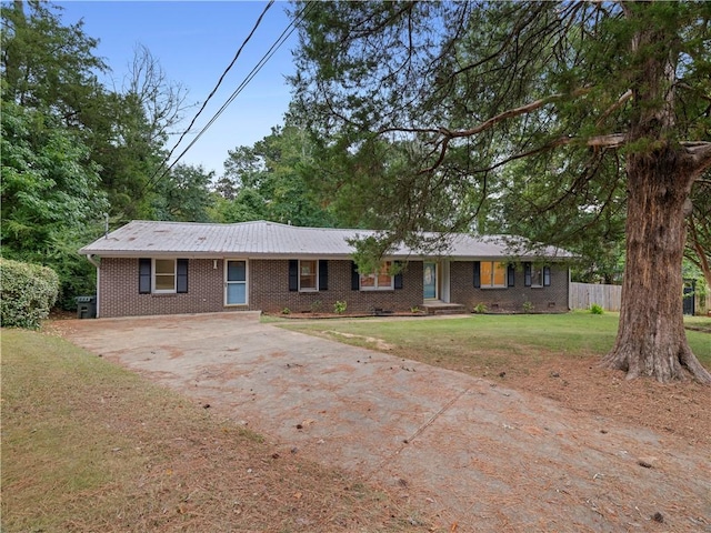 single story home featuring a front lawn