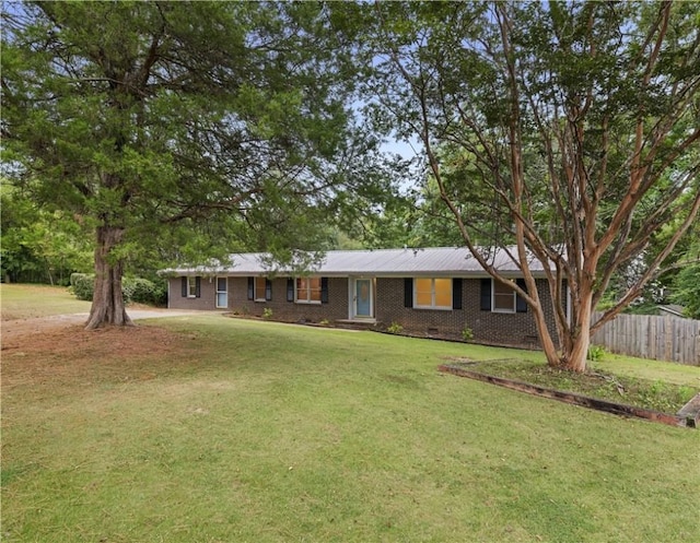 ranch-style home with a front lawn