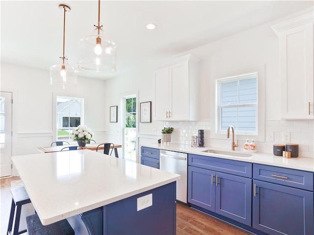 016 Crossing Ct E, Valley, AL 36854 - kitchen with a sink, stainless steel dishwasher, blue cabinets, a kitchen bar, and recessed lighting