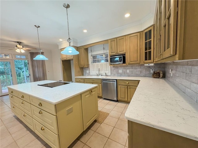 kitchen featuring ceiling fan, sink, backsplash, an island with sink, and appliances with stainless steel finishes